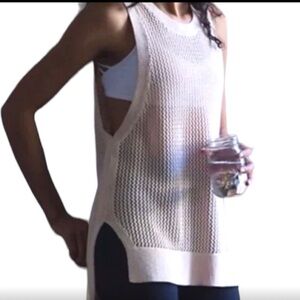 Lululemon Sleeveless Loose Knit Sweater Hi-Low Hem Cream color Size 2